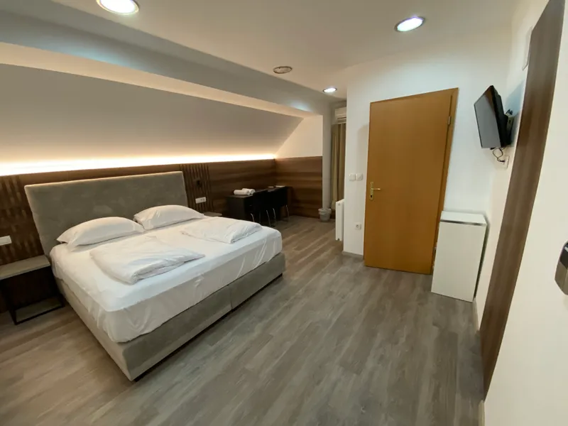 Economy Doppelzimmer - Garni Hotel Cirman Ljubljana